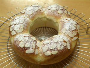 アーモンドクラウン