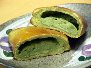 抹茶クリームパンの中身