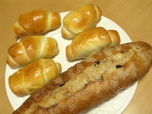 ロールパンとレーズンクッペ