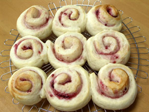 くるくる木いちごのロール